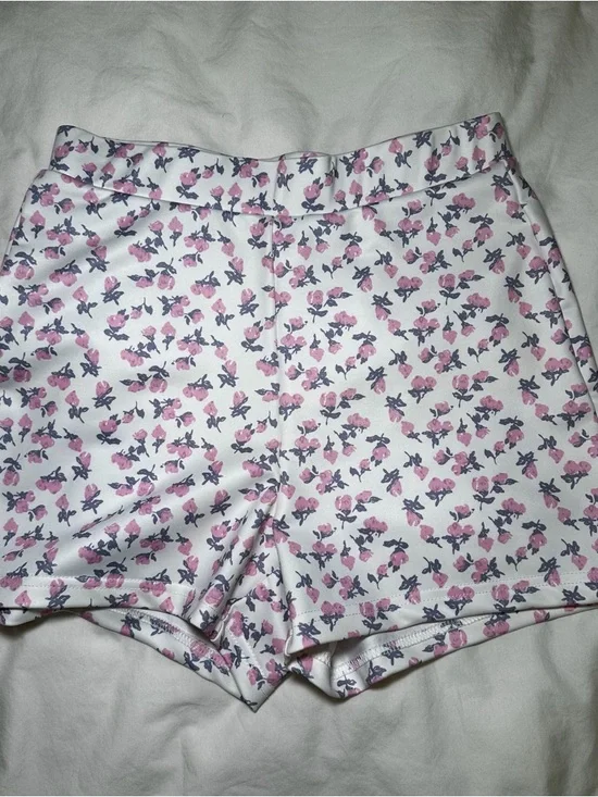 White Fox Boutique Floral Shirt & Shorts Set - Picture 10 of 12